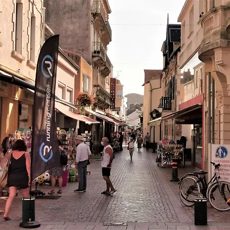 Le Petit Valparaiso Au Pied Du Chenal